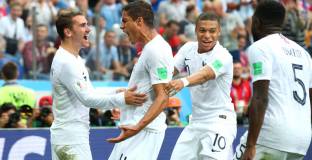 Франция набира скорост - справи се и с Уругвай (видео)