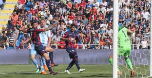 Лацио измъкна точка срещу Кротоне и направи крачка пред Интер (видео)