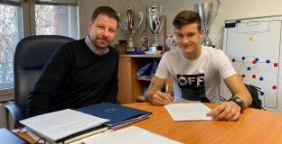 Юноша подписа първия си договор с Левски