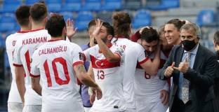 Турция отново мачка, Нидерландия се отчете с първа победа