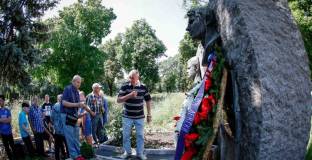 Левскарите почетоха паметта на Гунди и Котков (видео)