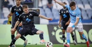 Левски игра без напрежение и разби Арда