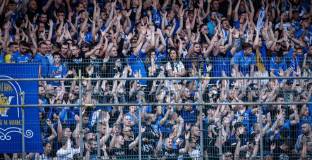 Феновете на Левски недоволстват от клетките за гостуващи агитки по стадионите