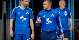 Костов подари книга на Валери Божинов