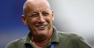 Застреляха президент на клуб на погребението на майка му