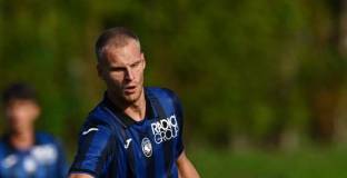 Защитник на Аталанта скъса връзки по време на тренировка 