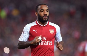 Фен на Арсенал изпълни обещанието си към клуба (снимка) 