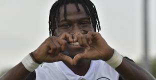  Локо Пловдив продава двама 