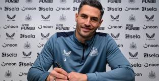 Шер остава в Нюкасъл до 2026 г.