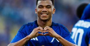 Майкон с послание преди сблъсъка с Лудогорец