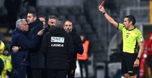 Моуриньо: Получих картонa след думите на четвъртия съдия 