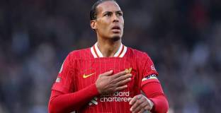 Челси се е обърнал към Ливърпул за Ван Дайк