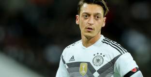 Йозил обяви за край на кариерата си в националния отбор 