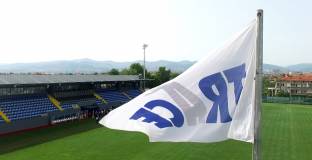 Левски ще вземе трите точки срещу Верея