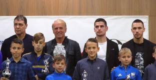 Левски с награда от Национална програма - Децата и футболът (видео)