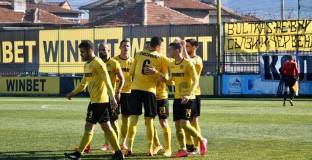 Ботев Пловдив се измъчи срещу съименниците от Гълъбово и отива на полуфинал