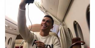 Линекер разкритикува Роналдо за селфито в самолета