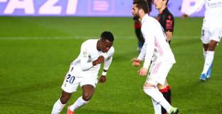 Реал Мадрид измъкна поне точка срещу Сосиедад (видео)