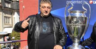 Футболният съюз отдаде почит към паметта на Трифон Иванов
