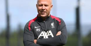 Слот призна, че пред Ливърпул има по-трудни мачове 