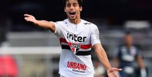 Милан се включи в борбата за бразилец