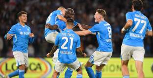 Наполи затвърди лидерството си с победа над Комо