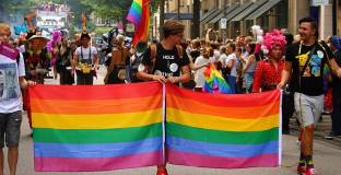 Руснаци биха гейове от Франция 