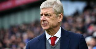 Невил предрича напускане на Венгер 