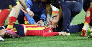 Колабиралият футболист на Лече остава под наблюдение