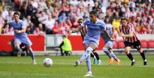 Лийдс се спаси в последния кръг, Бърнли изпада