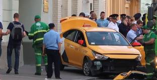 Шофьорът на таксито  остава в ареста 