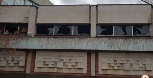 Вандали вилняха на Червено знаме