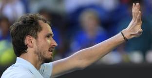 Глобиха Медведев заради неспортсменско поведение