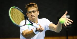 Донски се класира за 1/4-финалите на двойки в Меербуш