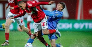 Феновете на Левски изкупиха всички билети за дербито с ЦСКА 