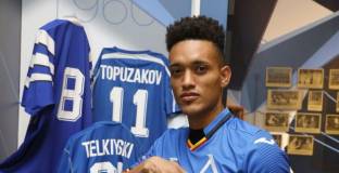 Наско Сираков отличи Вендерсон Цунами с плакет от Левски