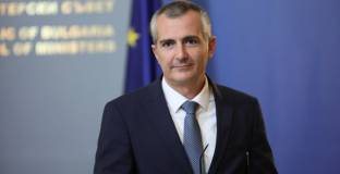 Министърът на спорта: БФС не е собственик на националния отбор 