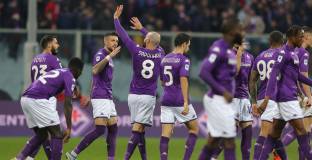 Дузпа спаси трите точки за Фиорентина срещу Сасуоло (видео)