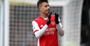 Барса може да замени Торес с Мартинели