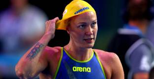 Шьостром се завърна три седмици след операцията