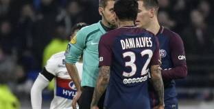 Наказаха Дани Алвеш с три мача 