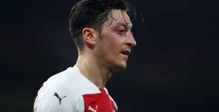 Йозил: Искам да остана в Арсенал