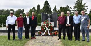 ЦСКА отдаде почит към загиналите български военни край Вуковар (снимки)