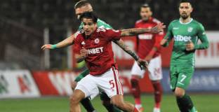 ЦСКА победи Берое пред погледа на Гриша Ганчев и Стоичков (видео)