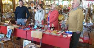 Дъщерите на Стефан Божков дариха артефакти от личната му колекция на Музея на ЦСКА