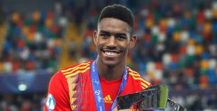 Лийдс обяви за трансфера на Фирпо