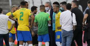 Прекратиха Бразилия - Аржентина, големият мач се игра само 7 минути