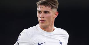 Дийн Сондърс: Ван де Вен още няма „футболния интелект“ за Ливърпул