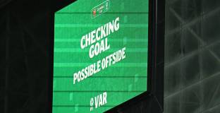 Революция във футбола? В Англия обмислят мениджърите да искат VAR проверки