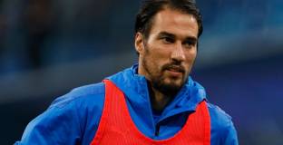 Двама от Левски висят за дербито с ЦСКА 